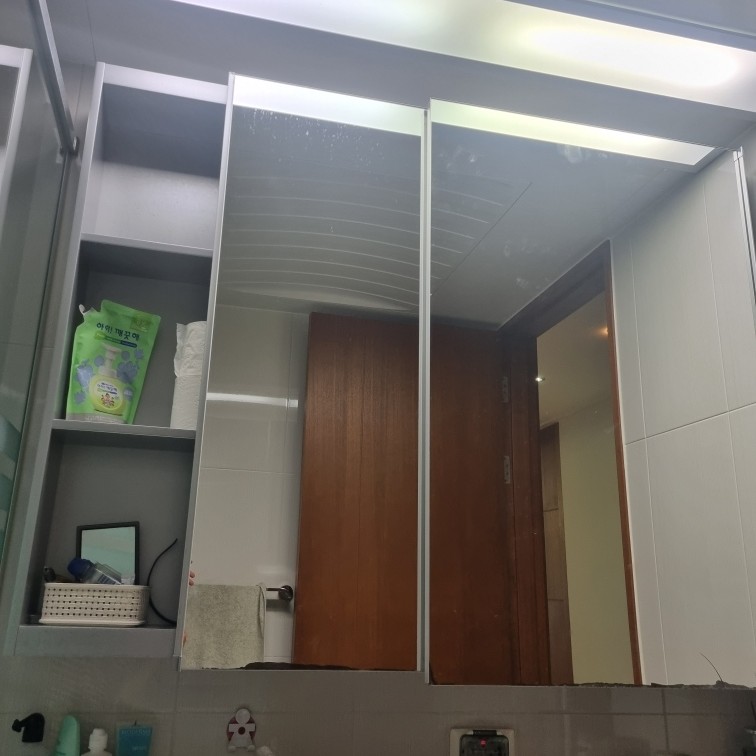 대전 아파트 욕실 두 곳 욕실장 교체 전